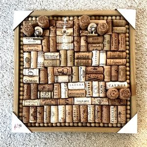 NEW! 😍SPACE SAVING WINE CORK JEWELRY & MEMO BOARD WITH MAGNETIC CLIPS